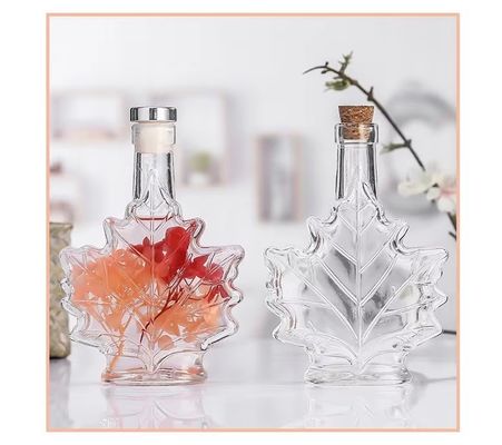 Industrielle Glasflasche für Getränke in kundenspezifischer Farbe in Form von Ahornblättern 50 ml 100 ml 250 ml