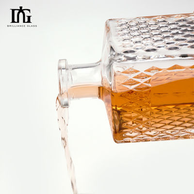 Exquisite Style Quadrat Gold Wein Wodka Agave Glasflasche Verkauf akzeptabel für OEM / ODM
