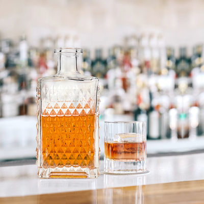 Exquisite Style Quadrat Gold Wein Wodka Agave Glasflasche Verkauf akzeptabel für OEM / ODM