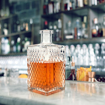 Exquisite Style Quadrat Gold Wein Wodka Agave Glasflasche Verkauf akzeptabel für OEM / ODM
