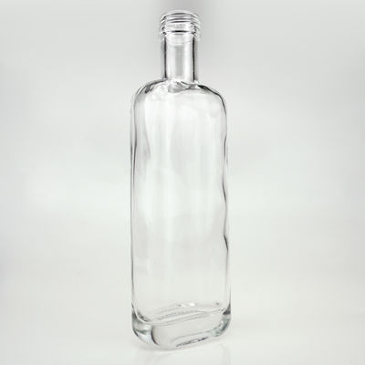 700 ml klares, flaches, quadratisches Glas Wodka Whisky Flasche mit Schraubkappe und Gravierungslogo