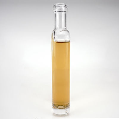 700 ml klares, flaches, quadratisches Glas Wodka Whisky Flasche mit Schraubkappe und Gravierungslogo