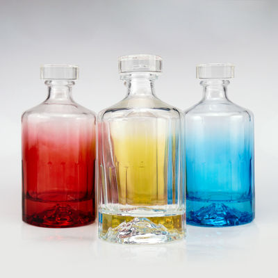 Whisky 500 ml Glasflasche mit rotem Vulkanboden und Glaskork