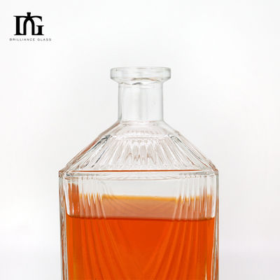 Glasflasche mit Korken und Schraubkappe