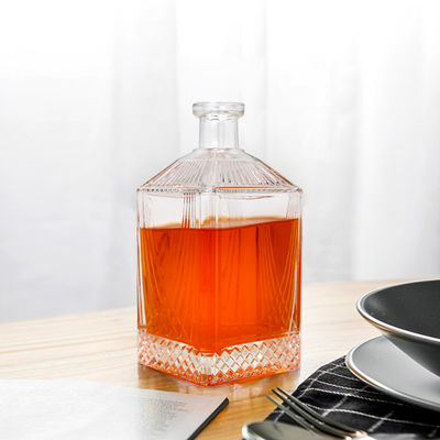 Glasflasche mit Korken und Schraubkappe