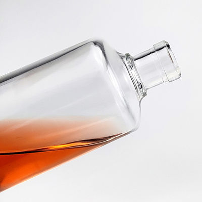 Kostenlos verfügbar 750 ml 700 ml populäre umweltfreundliche Glasflasche für Rum Gin Spirituosen