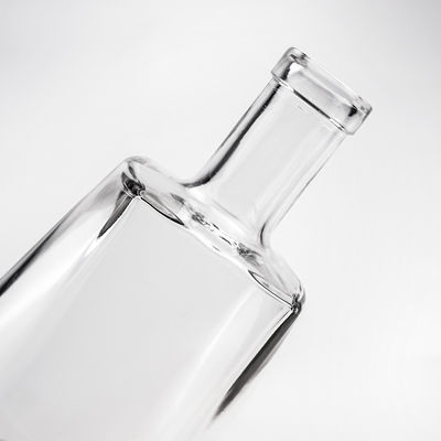 700 ml Glasflasche für Wodka Gin und Wein Körpermaterial Glas Logo akzeptabel