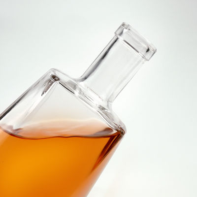 700 ml Glasflasche für Wodka Gin und Wein Körpermaterial Glas Logo akzeptabel