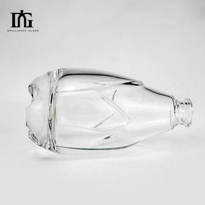 Freigegebene Super-Fliesen-Farbe Kristall-Weiß-Glasflaschen für Brandy und Wodka mit Kork