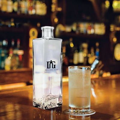 Custom 500 ml 700 ml klare Glas Vodka Flasche für Siebdruck und Warmstempel