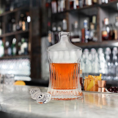 Material des Kragen 700 ml Kristall Whiskey Decanter Custom Logo für Liköre und Getränke