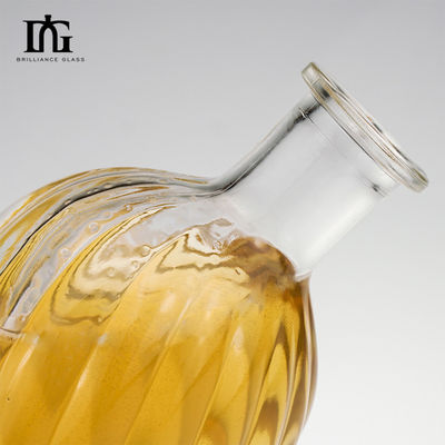 CORK Versiegelungstyp 500 ml Gravierung einzigartige Form Glasflasche für Rum Gin Brandy Spirituosen