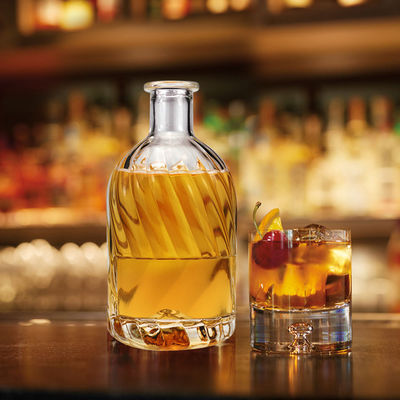 CORK Versiegelungstyp 500 ml Gravierung einzigartige Form Glasflasche für Rum Gin Brandy Spirituosen