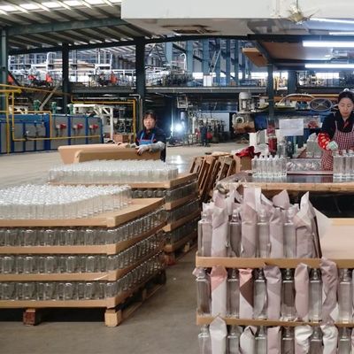 500 ml 750 ml Dicke Boden graviert Warmstempel Etikett Wodka Flasche für Liköre