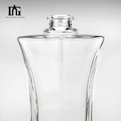Körpermaterial Glas Custom leere Glasflaschen für Alkohol Whisky Rum 500ml 700ml 750ml