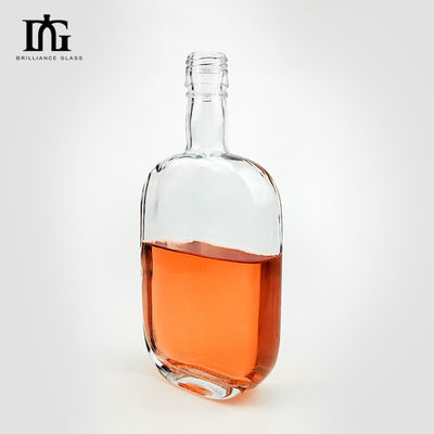 500 ml transparente Wodka-Glasflasche mit versiegeltem Kork und Gravierfläche