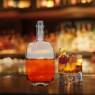 500 ml transparente Wodka-Glasflasche mit versiegeltem Kork und Gravierfläche