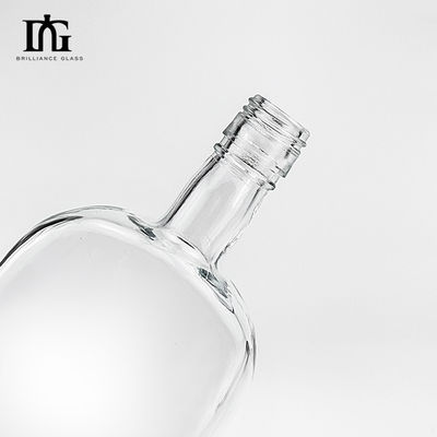 500 ml transparente Wodka-Glasflasche mit versiegeltem Kork und Gravierfläche