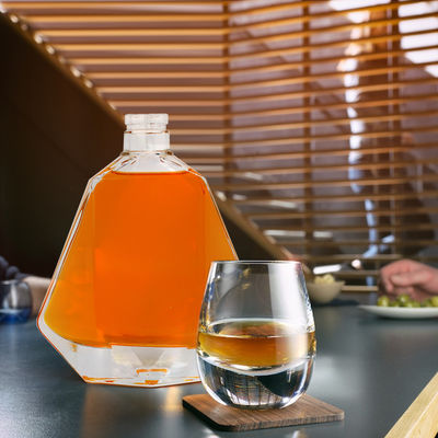 Gravierte Oberfläche 750 ml Viereckglasflasche für Getränke