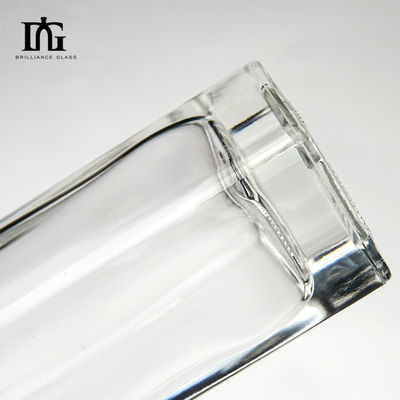 500 ml/700 ml/750 ml Kapazität Glaskragen Material Quadratische Flasche für Whisky Brandy Gin