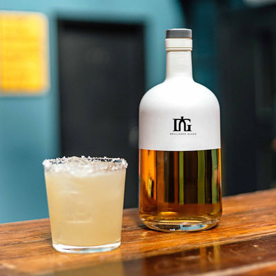 500 ml Glasflasche für Saft, Brandy, Wodka und Likör mit Gravierungen