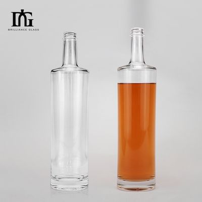 Gravierungen Klassische leere 500 ml kundenspezifische Flint klare runde Glasflaschen für Alkohol