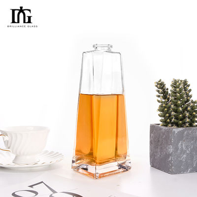 Maßgeschneiderte einzigartige Gestaltung 500ml Flasche Gravierter Dreieck Tequila Glasflasche mit Deckel