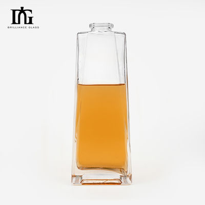 Maßgeschneiderte einzigartige Gestaltung 500ml Flasche Gravierter Dreieck Tequila Glasflasche mit Deckel