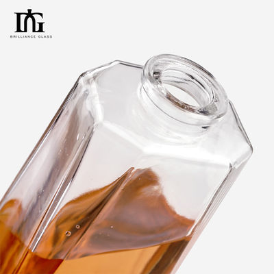 Maßgeschneiderte einzigartige Gestaltung 500ml Flasche Gravierter Dreieck Tequila Glasflasche mit Deckel