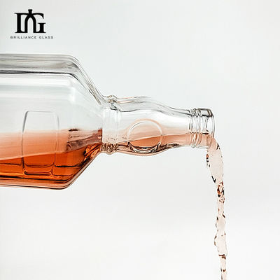 Gravierende 700 ml Whisky Flasche für OEM / ODM akzeptabel Extra Flint Glas Whiskey Top