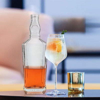 Gravierende 700 ml Whisky Flasche für OEM / ODM akzeptabel Extra Flint Glas Whiskey Top
