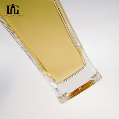 Klare kubische leere Rum Whisky Spirit Gin Vodka Glas Flasche mit Korken und Versiegelung