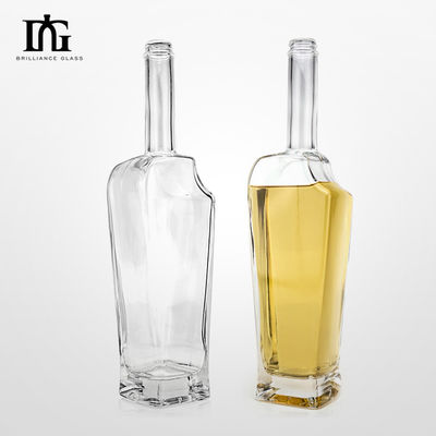 Klare kubische leere Rum Whisky Spirit Gin Vodka Glas Flasche mit Korken und Versiegelung