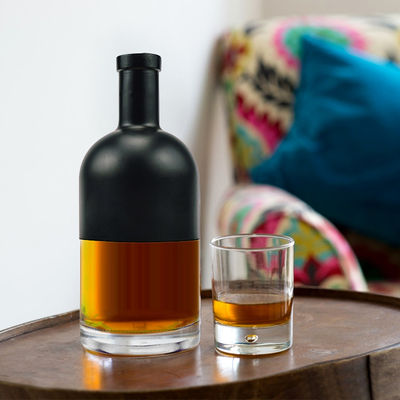 750 ml eigene Flasche aus schwarzem Matte Glas, ideal für Champagner und Rotwein