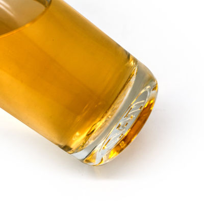 Siebdruck und Warmstempel auf 300 ml Glasflasche mit Gravur-Korkstopfen