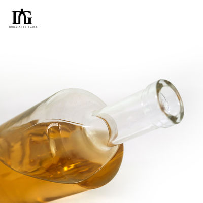 Siebdruck und Warmstempel auf 300 ml Glasflasche mit Gravur-Korkstopfen