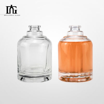 25OZ Runde Spirituosenflasche mit gerader Platte und einem Finger Pistole Griff Griff aus Glas