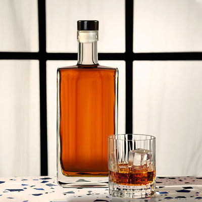 Versiegelungsart CORK 500 ml 700 ml klare Viereckene, leere Glasflasche für Wodka und Whisky