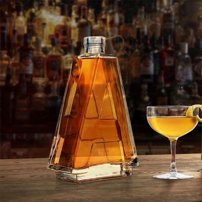 Körpermaterial Glas Einzigartiges Custom A Form Klares Glas Spirituosenflasche 500ml 700ml